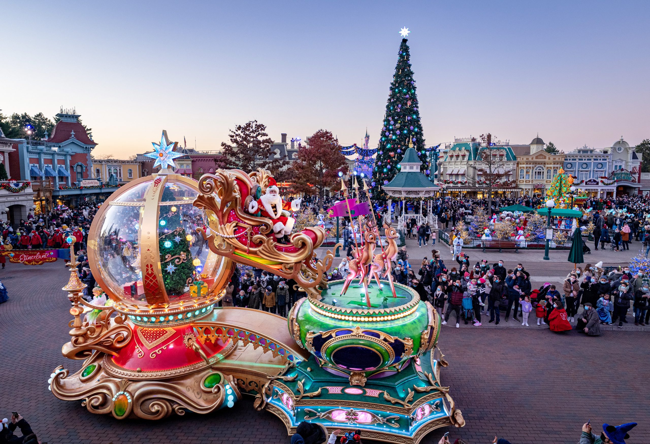 Le guide de la saison de Noël 2023 à Disneyland Paris